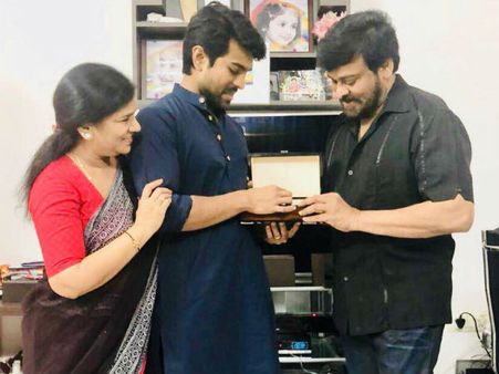 ఖరీదైన బర్త్‌డే గిఫ్ట్: రామ్ చరణ్‌ను సర్పైజ్ చేసిన మెగాస్టార్ దంపతులు!