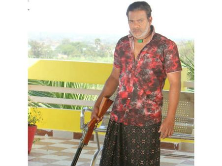 విలన్ పాత్రలో చిత్రం శీను.. విశ్వదాభిరామ అంటూ..