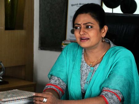 కృష్ణతో సినిమా చేసినప్పుడు.. ఆరోజు సెట్ లోనే ఏడ్చేశా..: ఇంద్రజ