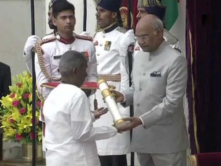 పద్మవిభూషణ్ అందుకున్న ఇళయరాజా