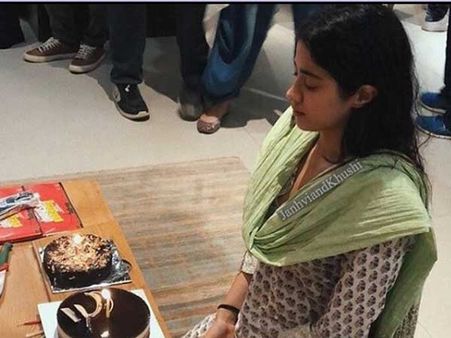 ఓ వైపు కొండంత దు:ఖం... జాహ్నవి కపూర్ పుట్టినరోజు వేడుక ఇలా జరిగింది... (ఫోటోస్)