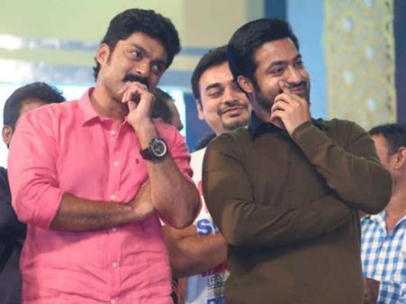 అన్న కోసం అమెరికా నుంచి వచ్చేయనున్న ఎన్టీఆర్..చూపంతా అతడివైపే..!