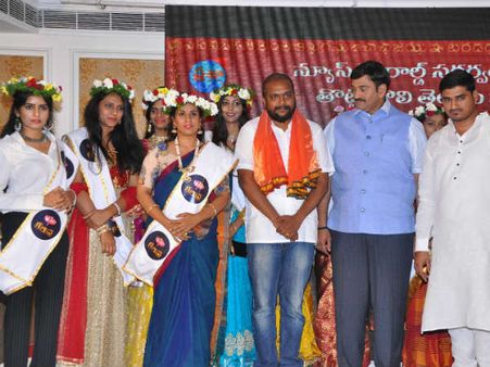 సినీ ప్రముఖుల చేతుల మీదుగా కలువ క్యాలెండర్ ఆవిష్కరణ