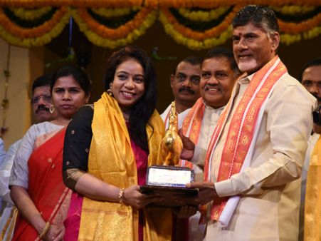 ఎంఎం శ్రీలేఖకు కళారత్న.. చంద్రబాబు చేతుల మీదుగా