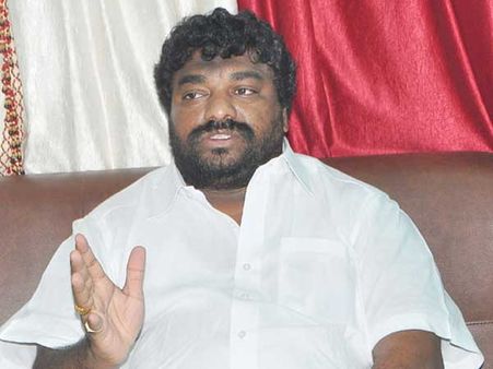 వారే ఇండస్ట్రీని నాశనం చేశారు... స్పైడర్, అజ్ఞాతవాసి ప్లాపైతే అడగరేం, దమ్ముంటే పెద్ద సినిమాలు ఆపండి!