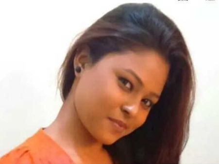 ఉరి వేసుకుని ఆత్మహత్య చేసుకున్న టీవీ హీరోయిన్