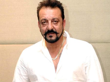 షాక్: కోట్లు విలువ చేసే ఆస్తి ఆ హీరో పేరుపై రాసి చనిపోయిన అభిమాని!