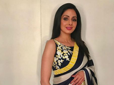 శ్రీదేవి మరణంపై మరో వివాదం.. అక్షయ్‌కుమార్‌పై విమర్శలు.. జాతీయ జెండాపై..