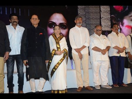 అశ్రునయనాలతో శ్రీదేవి సంస్మరణ సభ.. నా గుండె తరుక్కుపోయింది.. భావోద్వేగంలో సినీ ప్రముఖులు