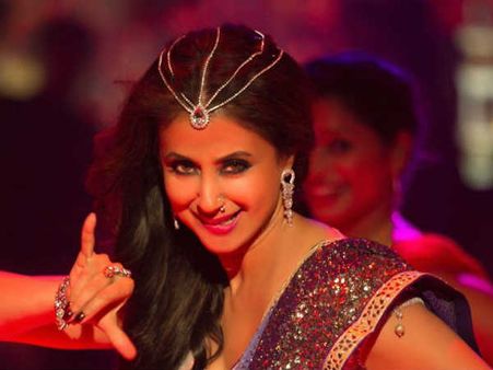 వీడియో : నడుము అందంతో చంపేసింది..అలనాటి హీరోయిన్ హాట్ హాట్‌‌గా!