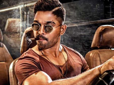 నా పేరు సూర్య ప్రీ రిలీజ్ ఈవెంట్: ఆకాశం నుండి బన్నీ ఎంట్రీ అదుర్స్