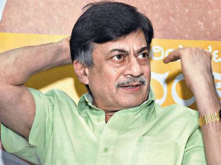 రజనీ, కమల్ పై నటుడు వివాదాస్పద వ్యాఖ్యలు.. వారికంటే శింబు చాలా బెటర్!