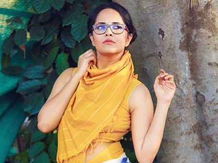 వెంకటేష్ సినిమాలో అనసూయ పాత్ర ఇదే, దిల్ రాజు నిర్మాత