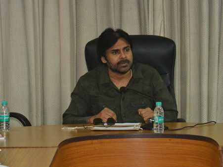 పవన్ కళ్యాణ్ చాలెంజ్, టివి9, ఆంధ్ర జ్యోతి యాజమాన్యం పై పవన్ సంచలన కామెంట్స్!