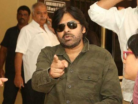 మనల్ని టచ్ చేయాలంటే.. వాళ్లకు ప్యాంట్ తడిచిపోవాలి.. పవన్‌ కల్యాణ్‌తో ఫ్యాన్స్