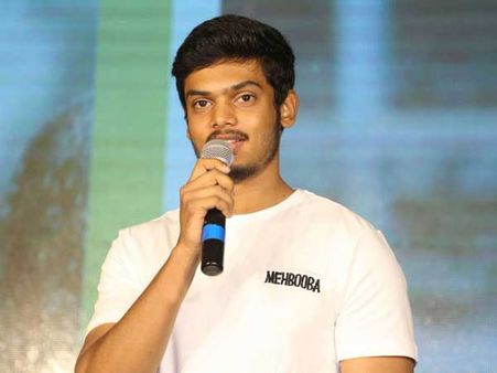 మా నాన్నను నేనే లాంచ్ చేస్తున్నాను: మెహబూబాపై ఆకాష్ పూరి ఎమోషనల్ స్పీచ్