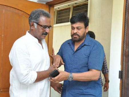 శోక సముద్రంలో నటుడు బెనర్జీ పరామర్శించిన చిరంజీవి