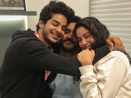 జాన్వీ కపూర్ తొలి చిత్రం షూటింగ్ పూర్తి.. హీరోతో ఉన్న అందమైన ఫోటో!