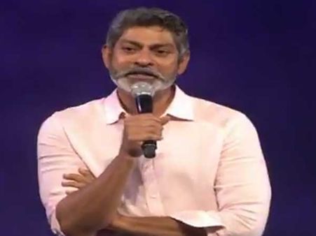 చిట్టిబాబు చింపేశాడు.. నేనే చంపేయాలనుకొన్నాను.. పవన్ అంటే ఇష్టం.. జగపతిబాబు