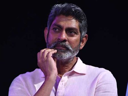 జగపతి బాబు చేయబోతున్న క్రేజీ సినిమా అదేనా..బాలీవుడ్ లో తొలి సినిమాతోనే!