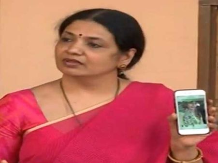 పడకగదికి ఒకసారి వెళ్తే మోసం.. పదేళ్లు మోసపోరు.. గాజులు వేసుకోలేదు.. శ్రీరెడ్డి, సంధ్యపై జీవిత గరం