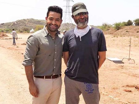 ఎన్టీఆర్, త్రివిక్రమ్ సినిమా బ్యాక్ డ్రాఫ్ ఏంటో తెలుసా, రిలీజ్ డేట్ ఖరారు!