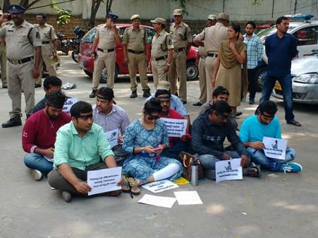 మాధవీలత అరెస్ట్: అడ్డం తిరుగుతున్న శ్రీరెడ్డి కథ.. అరెస్ట్ చేసినా తగ్గని మాధవీలత!