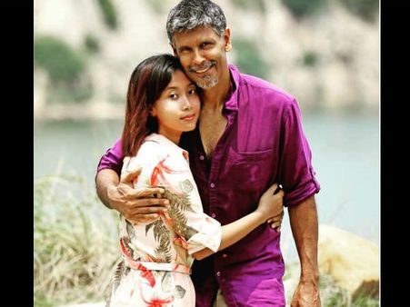 పెళ్లి డేట్ ఫిక్స్: 20ఏళ్ల బ్యూటీతో 50 ఏళ్ల నటుడి ప్రేమ వ్యవహారం ఇంట్రెస్టింగ్!