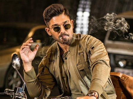 నా పేరు సూర్య ఆడియో: అల్లు అర్జున్ యువసేన భారీ ర్యాలీ... (ఫోటోస్)