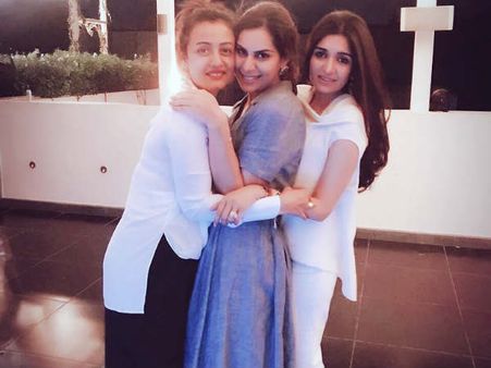 భరత్ పార్టీ ఫోటోస్: అటు హీరోలు, ఇటు సతీమణులు... మహేష్ బాబు ఇంట్లోనే!