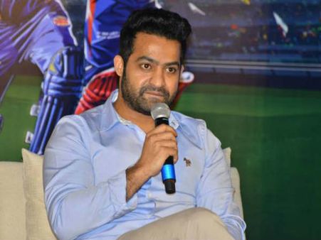 సింహాద్రితో సిక్స్ కొట్టా, డకౌట్లు అయ్యా, బయోపిక్ అంటే భయం: ఐపీఎల్ ప్రెస్‌మీట్‌లో ఎన్టీఆర్