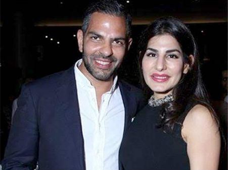 సీనియర్ హీరోయిన్ మాజీ భర్త.. కొత్త భార్యతో ఎంజాయ్ మూడ్‌లో ఉన్నాడుగా!