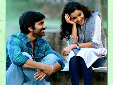 స్కైజోన్ పార్కులో రవితేజ ఆటపాట.. జోరుగా నేల టిక్కెట్టు పాటలు