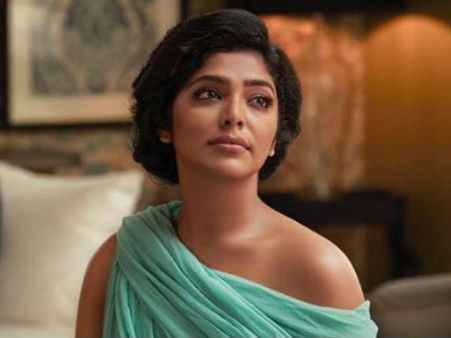 తొడలు చూపిస్తే అభ్యంతరమా? సెన్సార్‌ బోర్డు తీరుపై హీరోయిన్ ఆగ్రహం