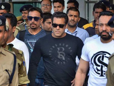 సల్మాన్‌ ఖాన్‌కు బెయిల్.. జోధ్‌పూర్ జైలుకు లాయర్ల పరుగులు.. సూర్యాస్తమయం అయితే!