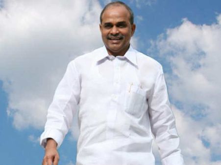 వైయస్ఆర్ బయోపిక్ లో విజయమ్మ పాత్ర నయనతార కాదు, మరెవరో తెలుసా ?