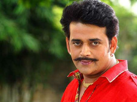 సైరాలో ఊరి పెద్దగా మారిన బాలీవుడ్ నటుడు!