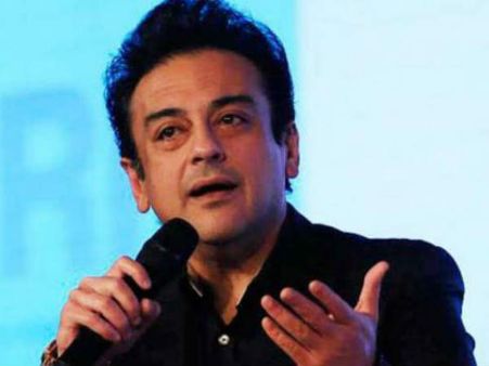 భారతీయ కుక్కలు అంటూ దారుణంగా అవమానించారు