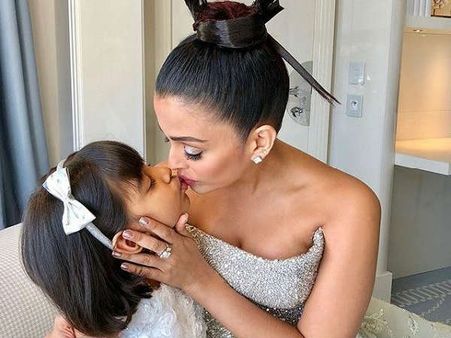 ఐశ్వర్యరాయ్, ఆరాధ్య ముద్దు ఫోటో వైరల్: ఎంత క్యూట్‌గా ఉందో...