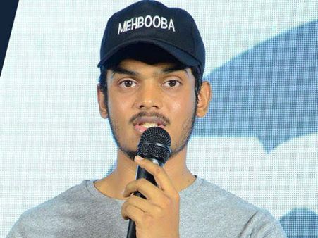 హీరో కావాలనుకుందే ఆయన్ని చూసి.. గబ్బర్ సింగ్‌తోనే గుర్తింపు.. ఆకాష్ పూరి!