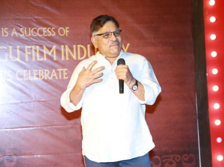 'నా పేరు సూర్య'కి దెబ్బ అని తెలిసికూడా.. బన్నీ నిర్ణయమే, మహా తప్పు అని భావించా .. అల్లు అరవింద్!