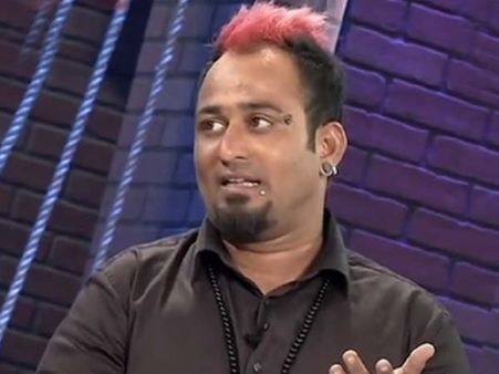 రోడ్డు ప్రమాదానికి గురైన ప్రముఖ యాంకర్.. జనగాం ఆసుపత్రిలో చికిత్స!