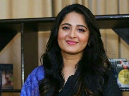 ‘భాగమతి’ తర్వాత ఎట్టకేలకు మరో సినిమాకు సైన్ చేసిన అనుష్క!