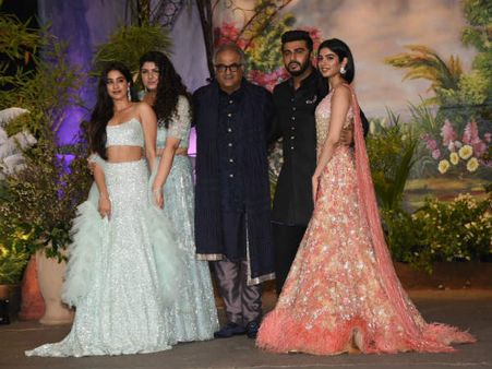 ఫోటోలు: ఫ్యామిలితో బోనీ కపూర్.. చెల్లెళ్ళతో అర్జున్ కపూర్ సందడి!