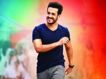 అఖిల్ నెక్స్ట్ మూవీ కోసం అదిరిపోయే టైటిల్.. మ్యాజిక్ చేయబోతున్న తొలిప్రేమ దర్శకుడు!