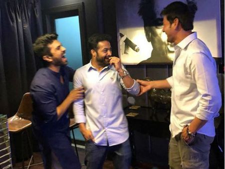 ఎంజాయ్మెంట్ మూడ్: ఎన్టీఆర్, మహేష్ బాబు, రామ్ చరణ్ ఫోటో వైరల్