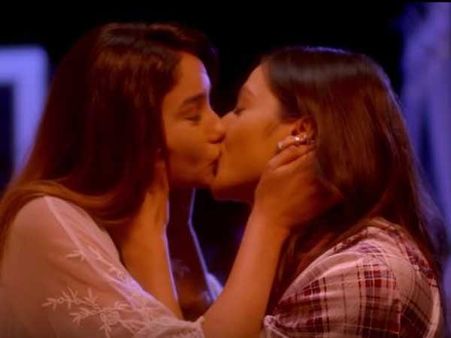 ముద్దులే కాదు.. ఇంకా బోల్డ్ సీన్లు చాలా ఉన్నాయి.. అలా చూస్తే వల్గర్‌గానే..