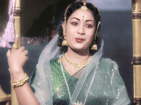 మహానటి సావిత్రిని ప్రొడక్షన్ బాయ్ కూడా, దిండు కింద 2 వేలు పెట్టి.. దయనీయ స్థితి కళ్లారా చూశా!