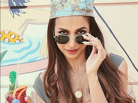 స్విమ్‌సూట్ కాకపోతే.. చీరకట్టుకోవాలా? దారుణమైన కామెంట్లపై మలైకా