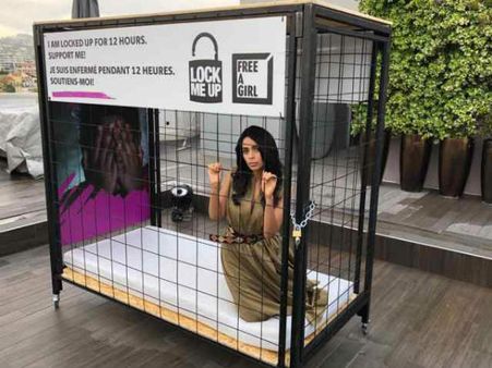 కేన్స్: బోనులో బంధీగా మల్లికా షెరావత్, మైనర్లతో వ్యభిచారంపై....